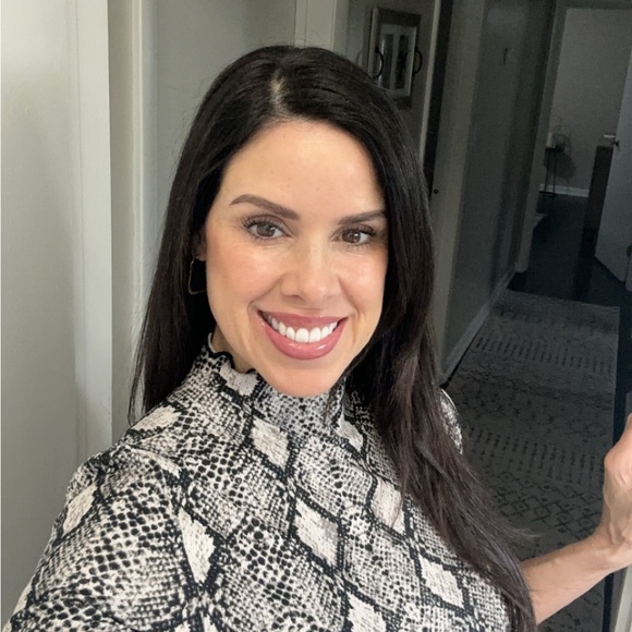 Meet your Posher, Elizabeth - Picture 1 of 1